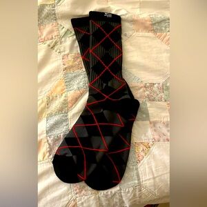 In-N-Out brand never used golf socks,! Thick material!